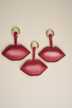 Tres Charms Beso de cuero Arthelier con argolla dorada